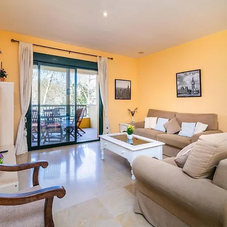 Spacious In Μαρμπέλλα